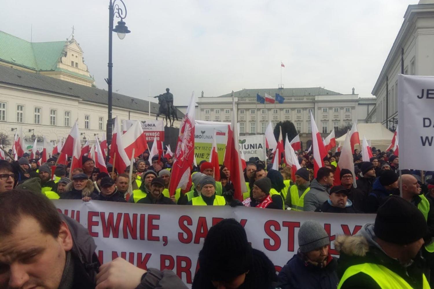 Czy Unia celowo pogrąża polską wieś? 30 tys. rodzin straci WSZYSTKO przez nową dyrektywę UE!
