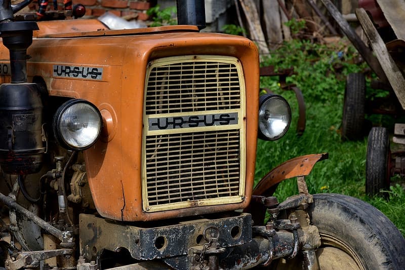 Czym się różni Ursus C-330 od Ursusa C-330M?