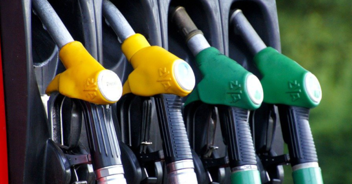 Obajtek: Obniżamy ceny paliw na stacjach. To nie zasługa prezesa Orlenu, a spadku cen ropy