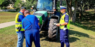 Policjanci z "drogówki" skontrolowali rolników i ich maszyny