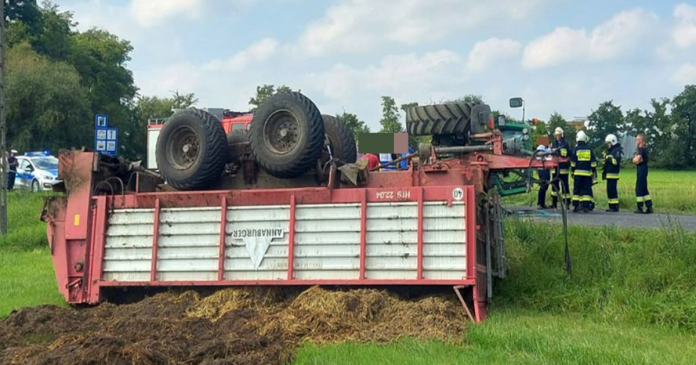 Wypadek 2 traktorów. Podczas wymijania zabrakło miejsca