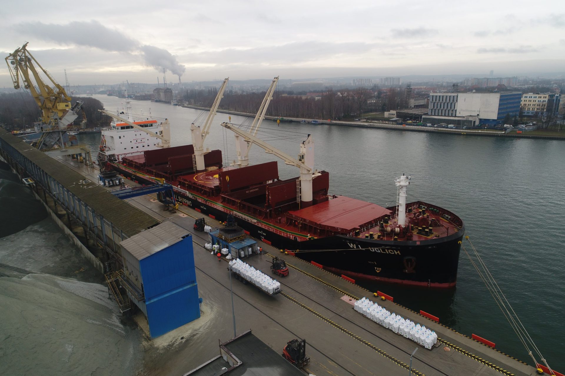 Drastyczny skok cen nawozów: 1/3 światowego handlu mocznikiem odcięta od świata