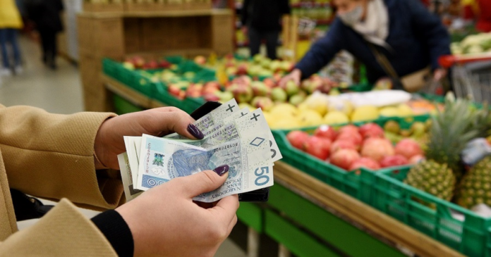 Eksperci nie pozostawiają złudzeń: Obniżony VAT na żywność finalnie może spowodować podwyżki cen w sklepach