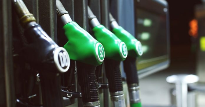 Ceny na stacjach paliw rosną przed obniżką stawki VAT
