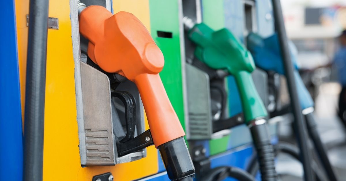 Średnie ceny paliw w Polsce – stabilizacja na stacjach, wzrost w hurcie