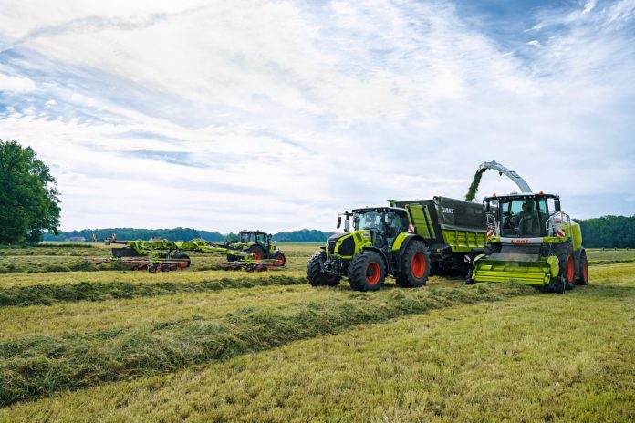 Trendy w technologii zbioru pasz 2025 – precyzja, automatyzacja i cyfrowe wsparcie rolnika