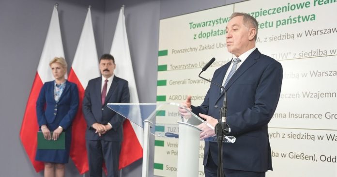 Minister Kowalczyk chwali rolnicze ubezpieczenia