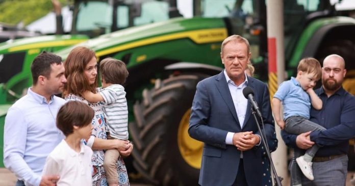 Tusk: Pomoc dla Ukrainy nie może oznaczać strat dla polskich rolników