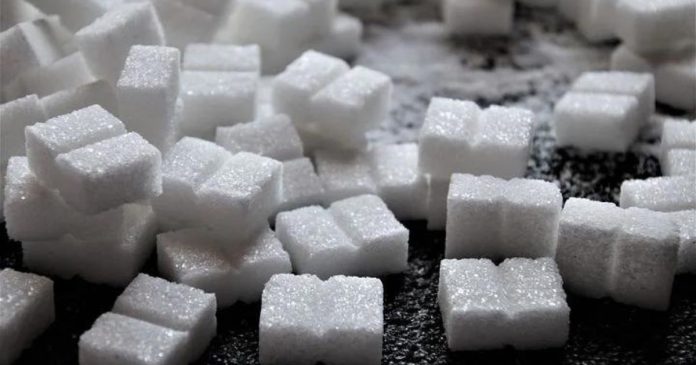 Braki cukru w sklepach: Zdecydowana większość Polaków nie uległa panice kupowania na zapas