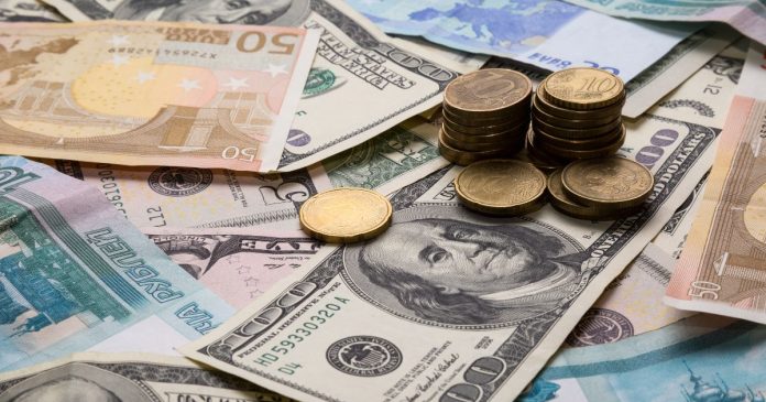 Dolar jest najdroższy w historii, a euro kosztuje najwięcej od 2004 roku