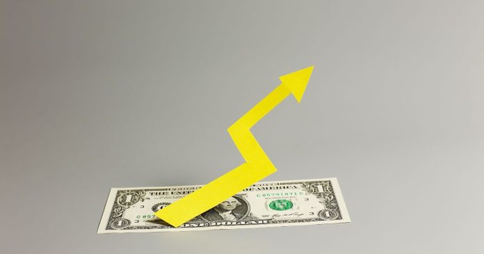 Pierwszy raz w historii dolar kosztuje powyżej 5 zł