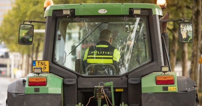 Policja w Holandii skonfiskowała ciągniki rolnikom, którzy chcieli protestować