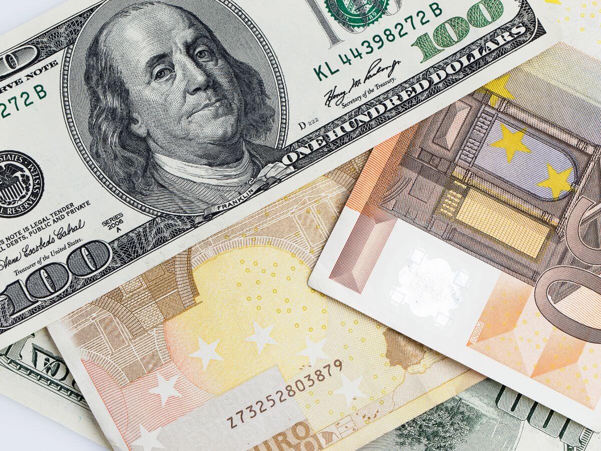 Dolar i euro najdroższe od kilkunastu miesięcy. Jak to przełoży się na ceny środków produkcji i ceny zbóż?