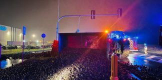 Wywróciły się naczepy z burakami. Duże utrudnienia w ruchu