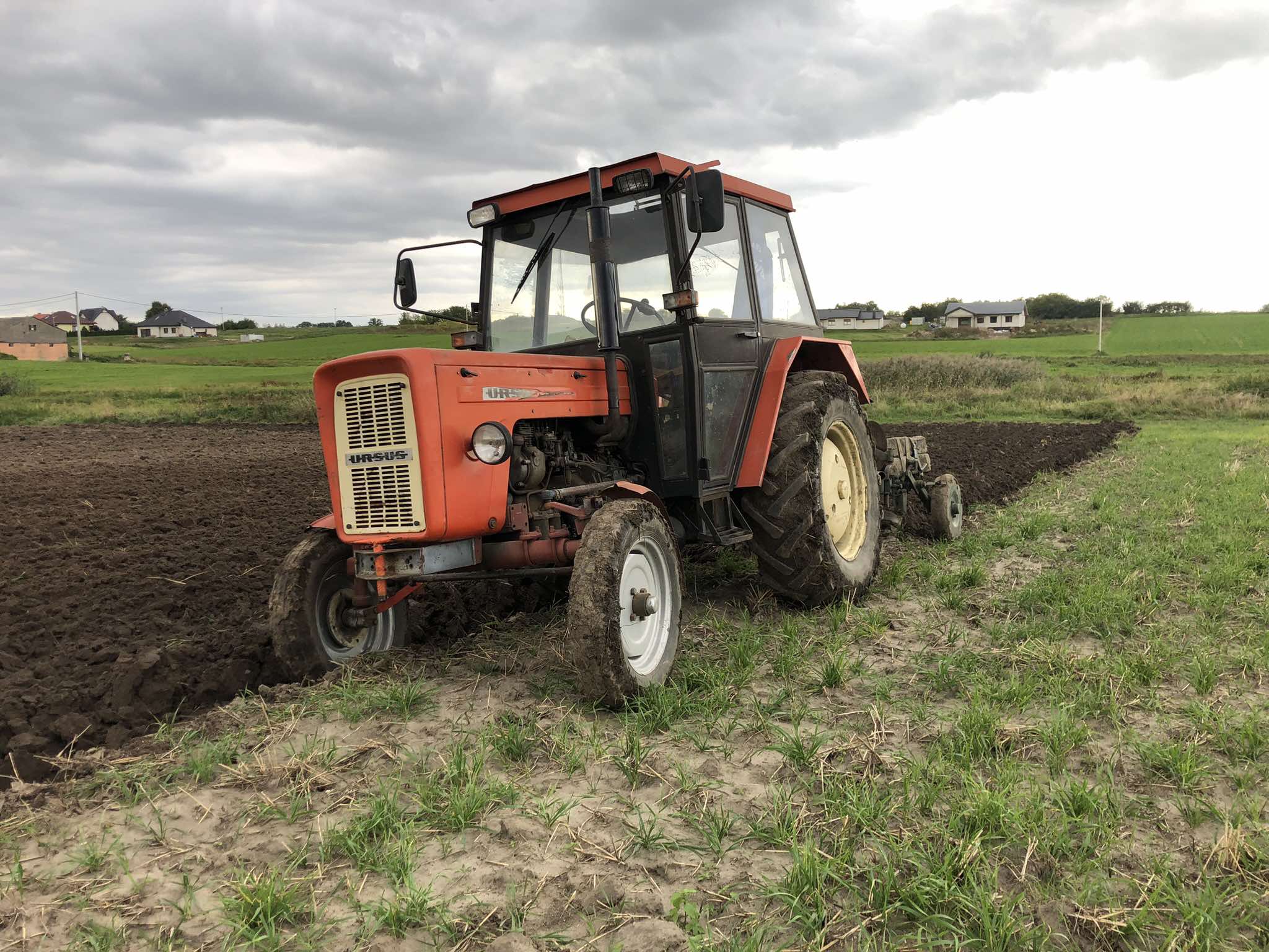 Ile koni mechanicznych ma Ursus C-360? Moc kultowego ciągnika