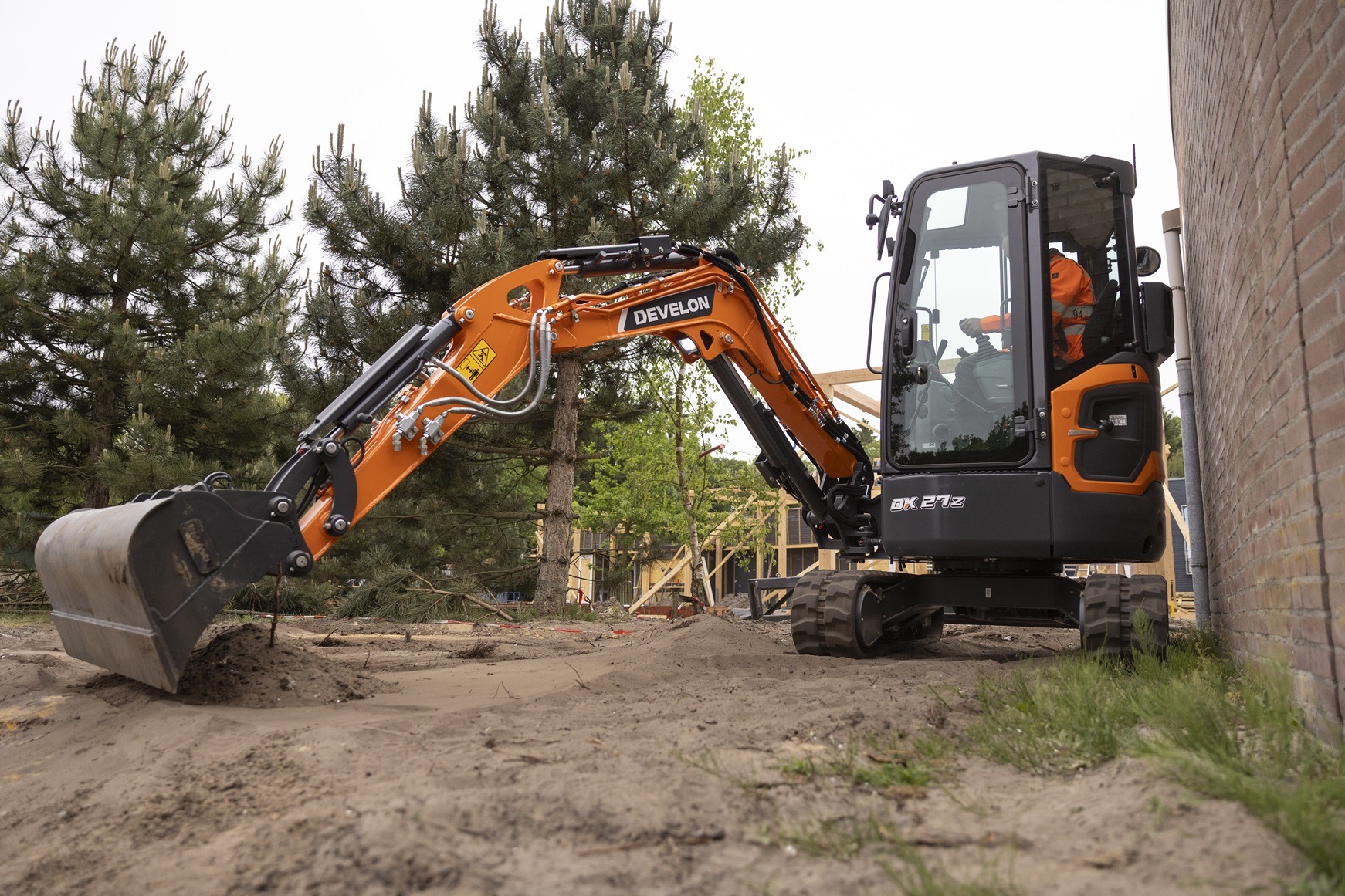 Nowość od Develon – minikoparka DX25Z-7 już dostępna!