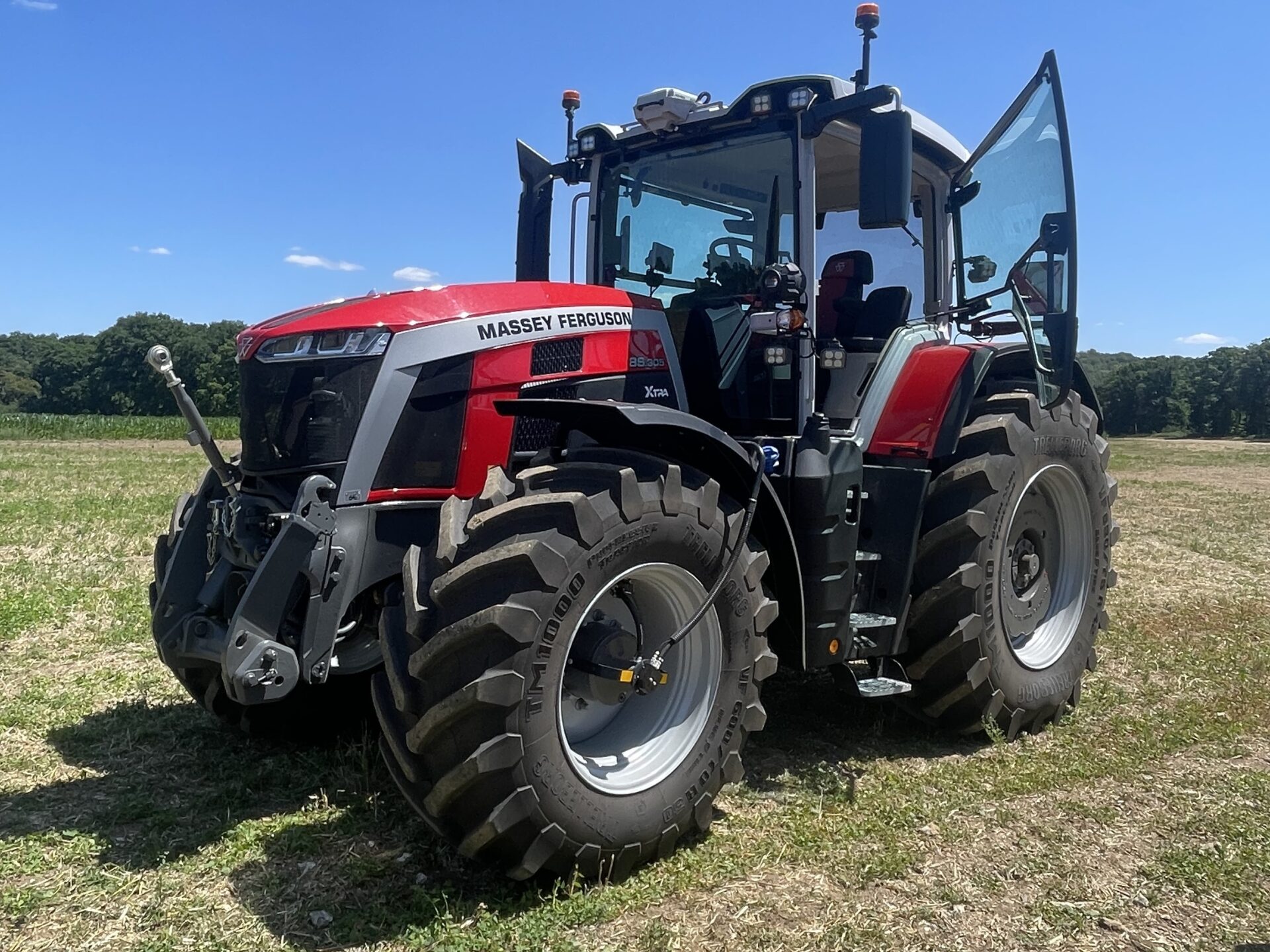 Massey Ferguson MF 8S.225 フルブラックエディション Traktory Massey