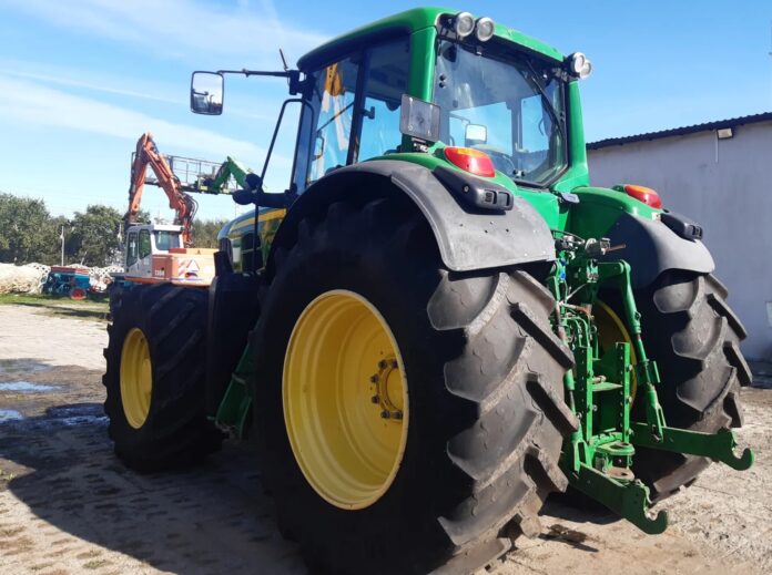 John Deere 7530