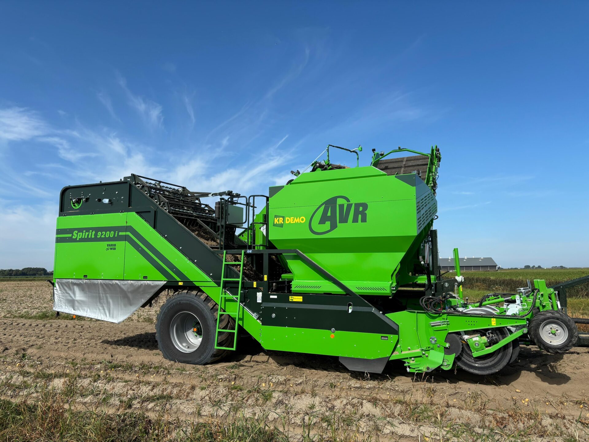 AVR wprowadza na rynek kombajn Spirit 9200i VW