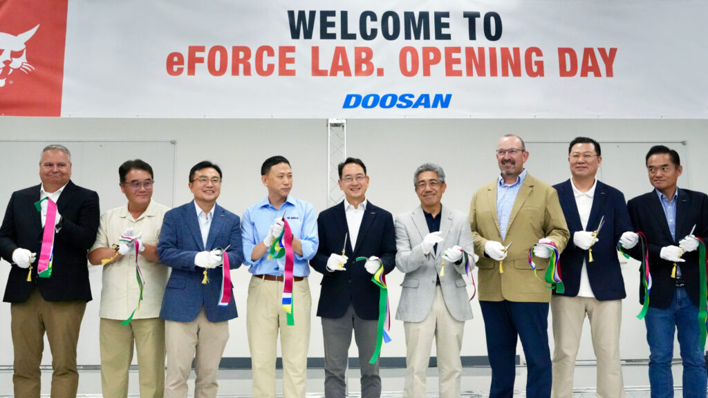 Doosan Bobcat otwiera eFORCE LAB. Ośrodek badawczo-rozwojowy, który ma przyspieszyć rozwój modułowych akumulatorów 1 Doosan Bobcat otwiera eFORCE LAB. Ośrodek badawczo-rozwojowy, który ma przyspieszyć rozwój modułowych akumulatorów