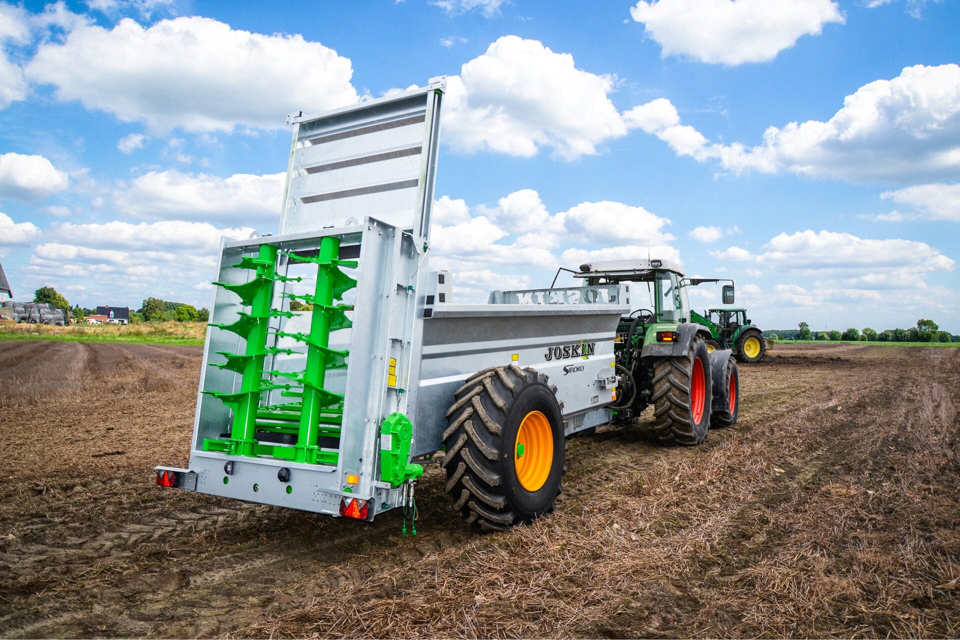 Jakie rozrzutniki obornika dla małych i średnich gospodarstw w 2025 roku?