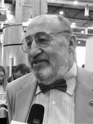 Wspominamy tych, którzy zagościli w naszej pamięci. 8 Wspominamy tych, którzy zagościli w naszej pamięci.