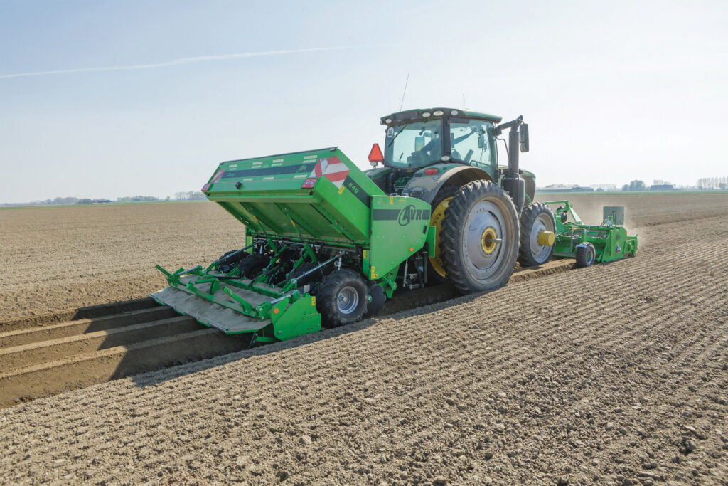 Nowoczesne technologie w uprawie ziemniaków 2025 – automatyzacja, precyzja i jakość plonu 1 Jaka sadzarka na małe i średnie gospodarstwa?