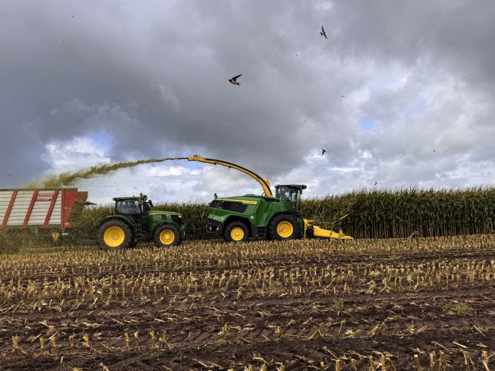 Nowe sieczkarnie John Deere w krainie mlekiem płynącej Nowe sieczkarnie John Deere w krainie mlekiem płynącej