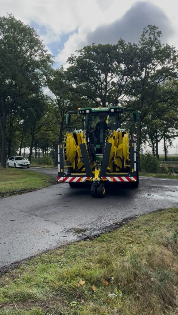 Nowe sieczkarnie John Deere w krainie mlekiem płynącej 1 Nowe sieczkarnie John Deere w krainie mlekiem płynącej