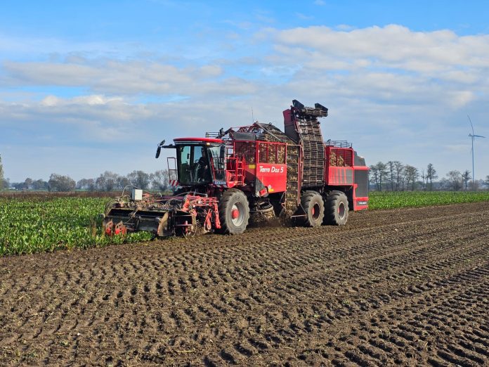 Kombajn do zbioru buraków w koncepcji Rolnictwa 4.0 Kombajn do zbioru buraków w koncepcji Rolnictwa 4.0