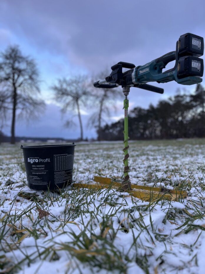 Do pobrania prób glebowych rolnicy wykorzystują również wiertnice akumulatorowe