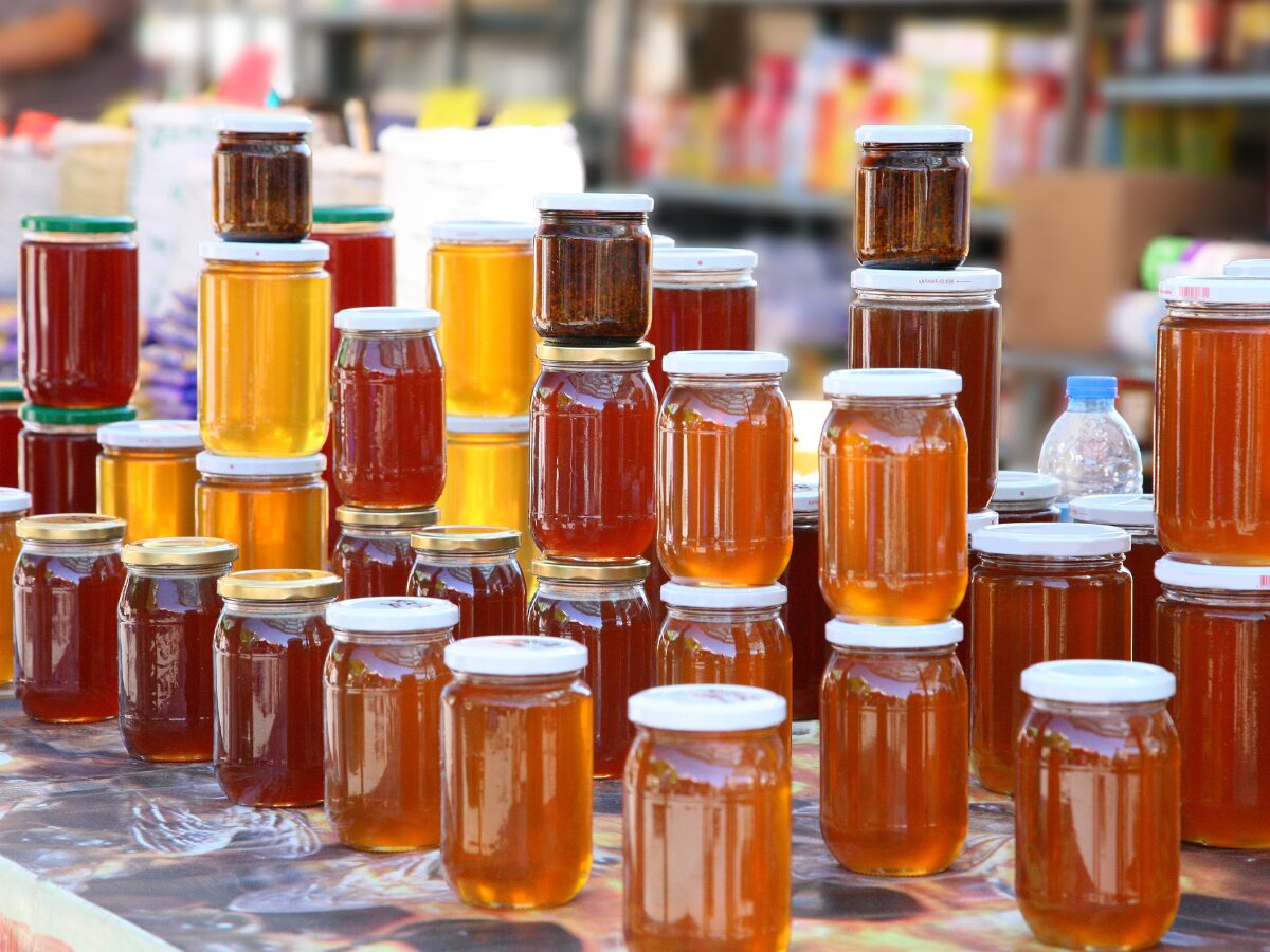 Polski miód – zdrowie prosto z pasieki. Korzyści, dawkowanie i zastosowanie