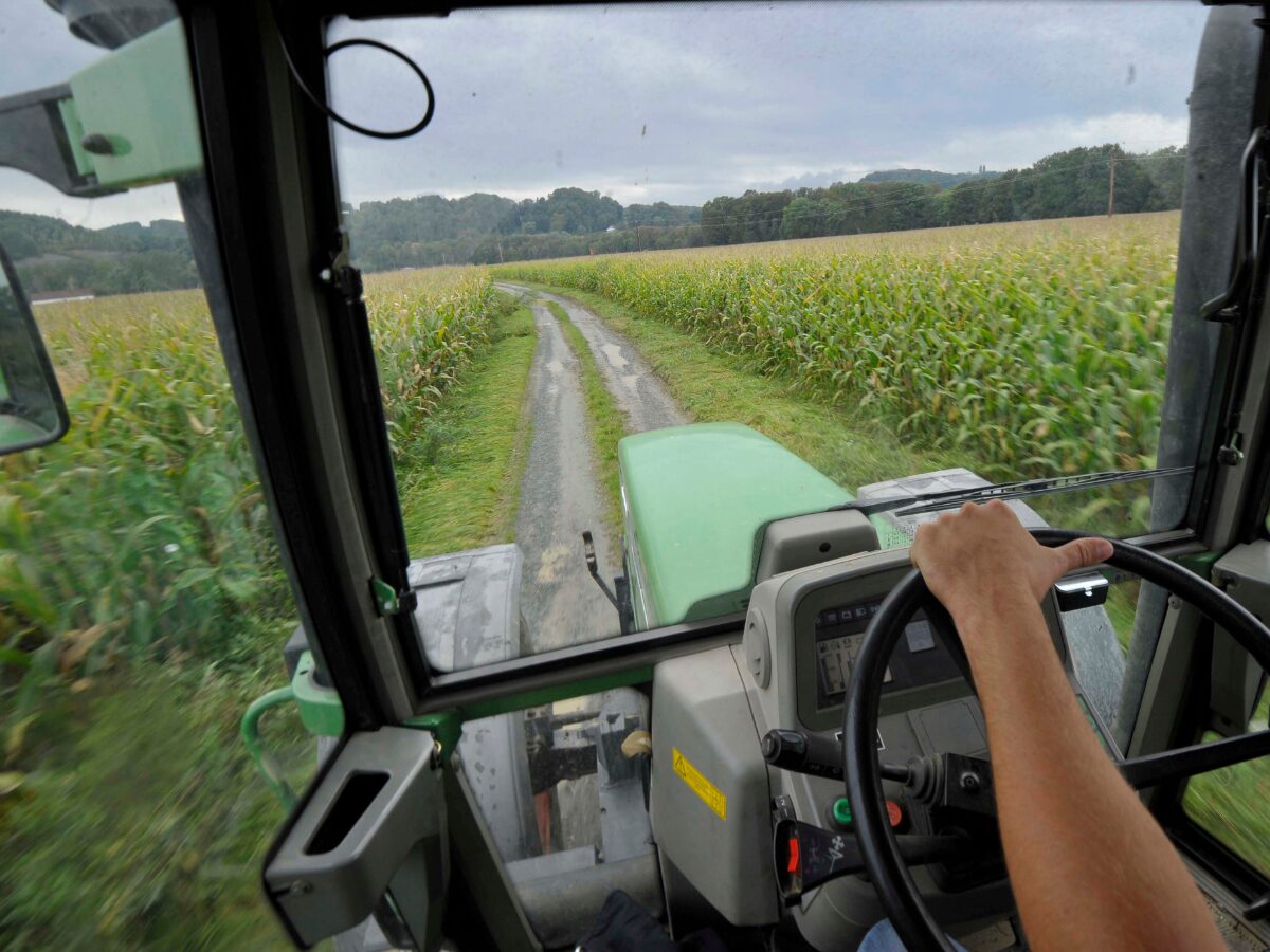 Prawo jazdy od 17 lat i wyższe limity prędkości dla ciągników – sprawdź najnowsze przepisy!