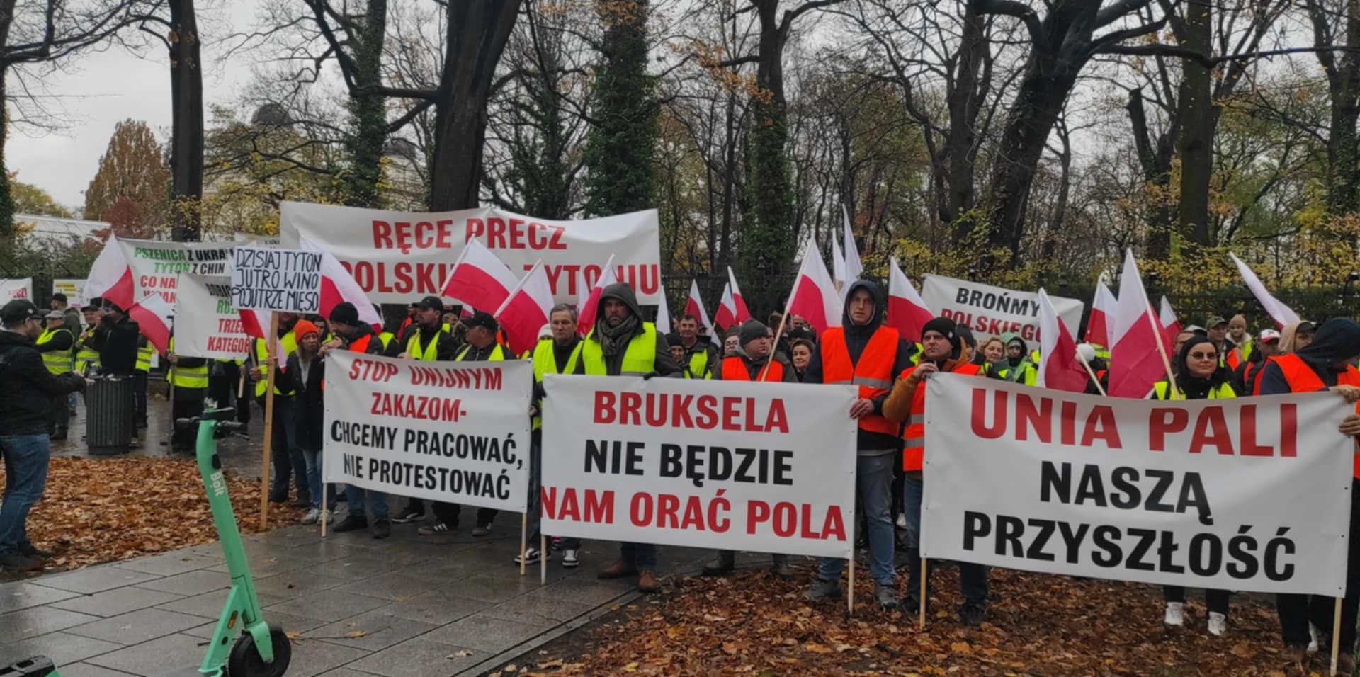 „Pszenica z Ukrainy. Tytoń z Chin”. Jaki los czeka polskiego rolnika? [RELACJA Z PROTESTU]