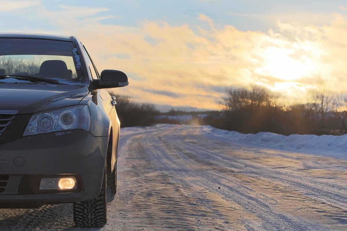 Śnieg nadchodzi. Czy to już ostatni moment na wymianę opon na zimowe?