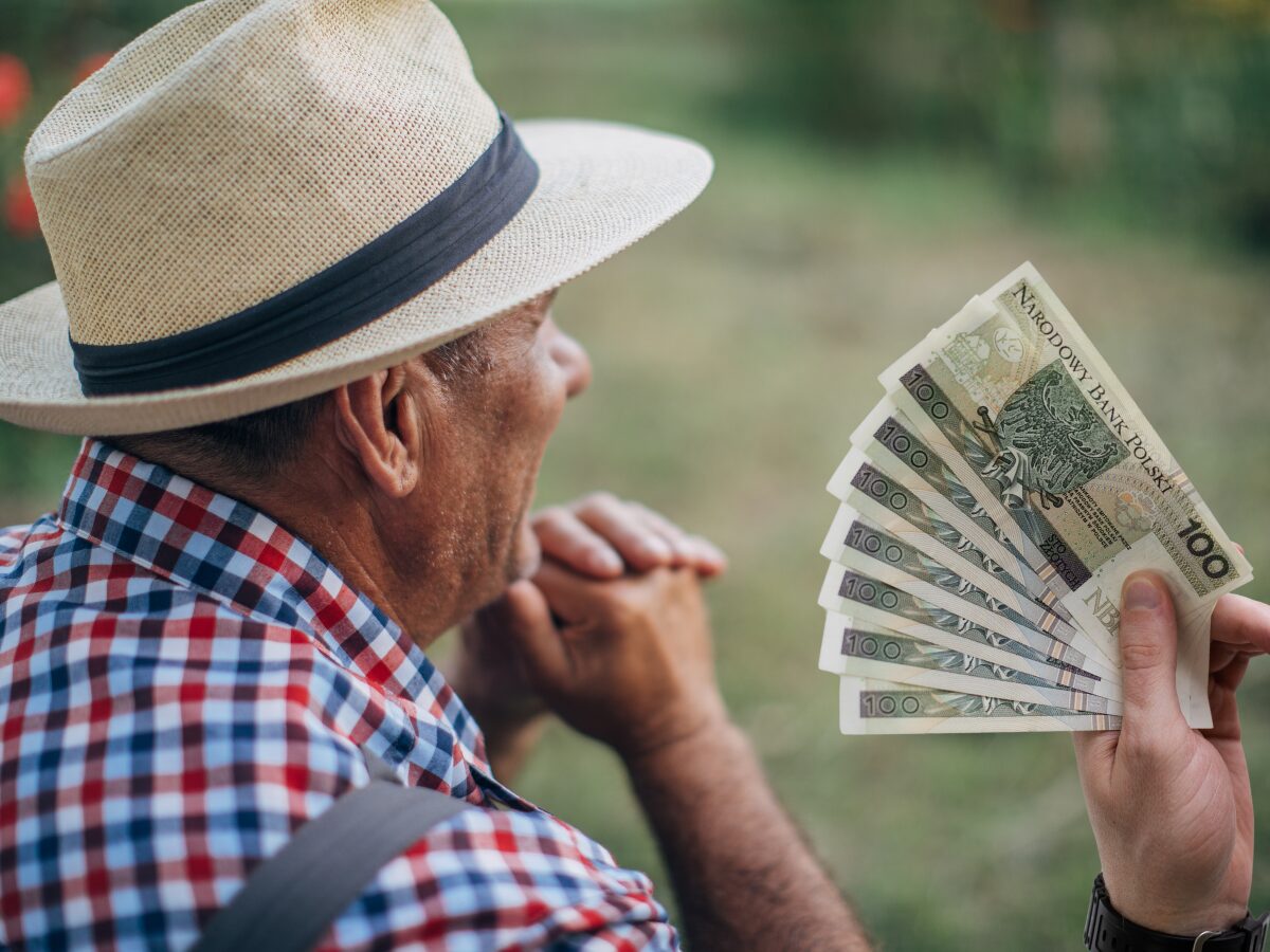 Waloryzacja emerytur 2026. Prezydent podpisał tzw. „Godną Emeryturę” Co to zmienia dla rolników?