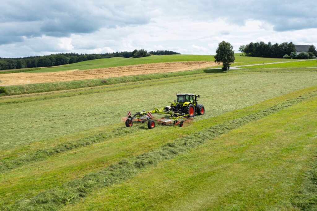 Dotacje 2025 na maszyny do zbioru pasz. Sprawdź, jak wykorzystać ofertę FIRST CLAAS 1 Dotacje 2025 na maszyny do zbioru pasz. Sprawdź, jak wykorzystać ofertę FIRST CLAAS