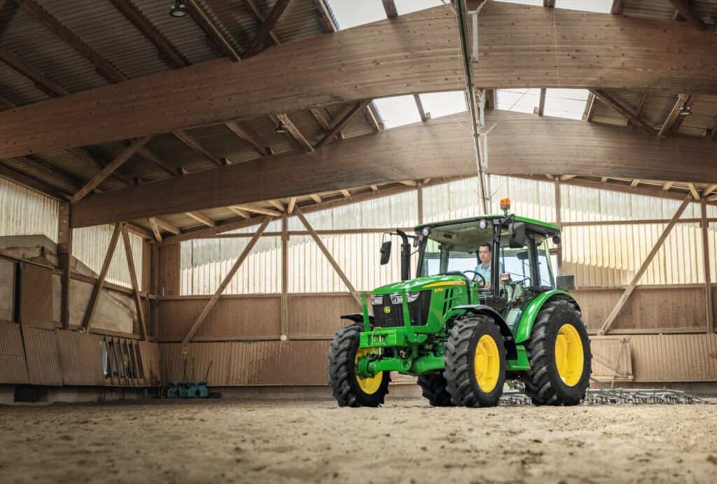 Małe ciągniki John Deere do hodowli zwierząt 2 Małe ciągniki John Deere do hodowli zwierząt