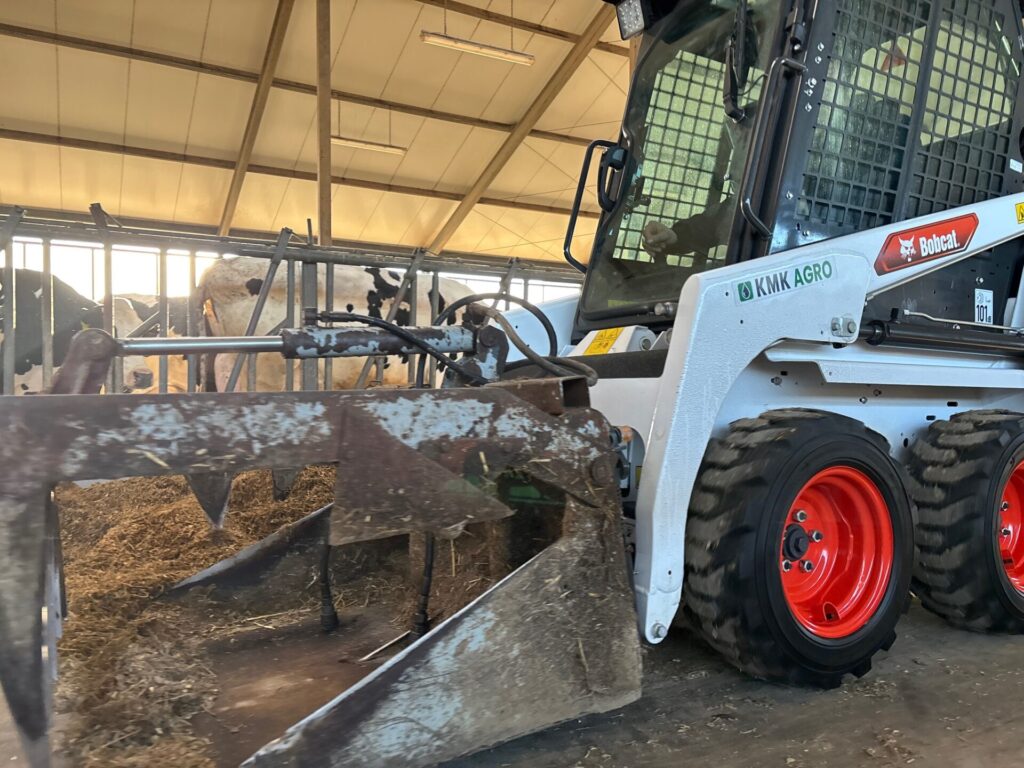 Miniładowarka - kompaktowy pomocnik w gospodarstwie 14 Miniładowarka - kompaktowy pomocnik w gospodarstwie