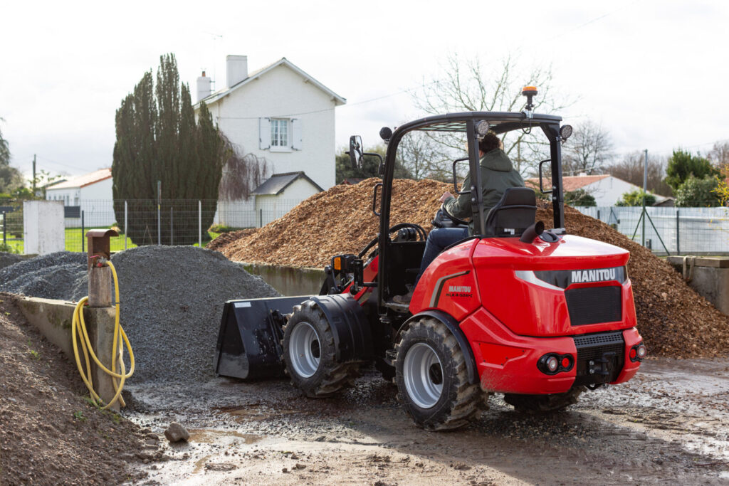 Miniładowarka - kompaktowy pomocnik w gospodarstwie 13 Miniładowarka - kompaktowy pomocnik w gospodarstwie