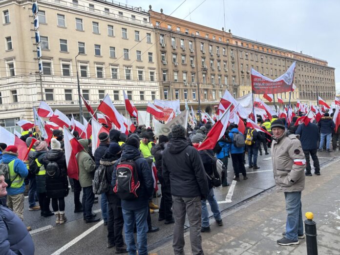 Warszawa: protest rolników 9 stycznia. Relacja, postulaty i kulisy wejścia do KPRM