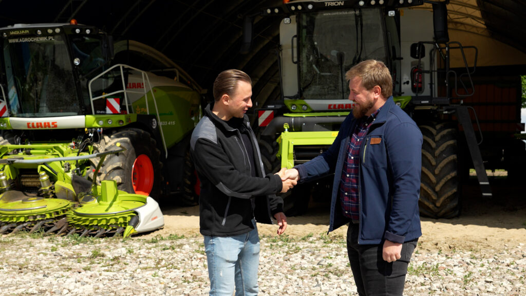 Co rolnik oraz usługodawca cenią u dealera maszyn rolniczych?