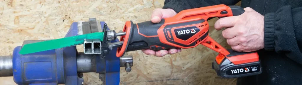 Cięcie w trudnych warunkach – piła szablasta [Elektronarzędzia]