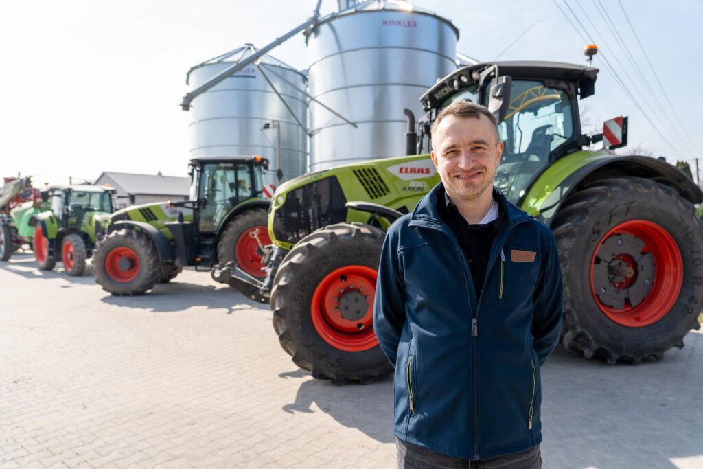 Co rolnik oraz usługodawca cenią u dealera maszyn rolniczych?