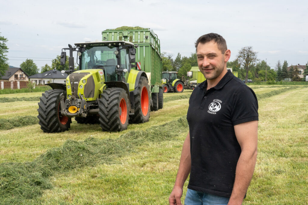 Co rolnik oraz usługodawca cenią u dealera maszyn rolniczych?