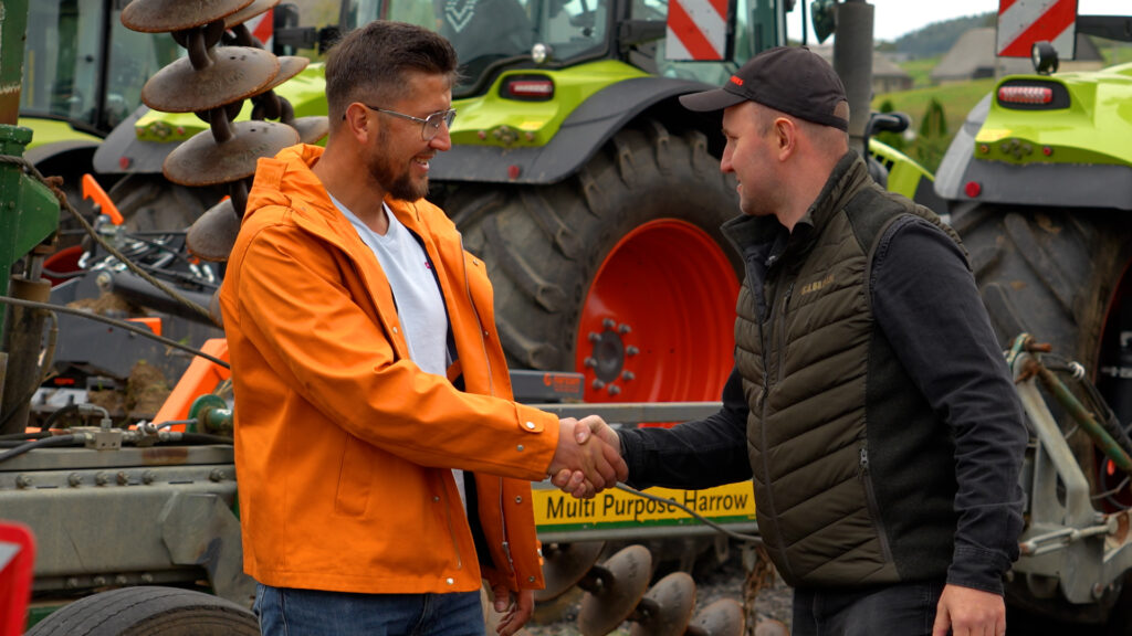 Co rolnik oraz usługodawca cenią u dealera maszyn rolniczych?