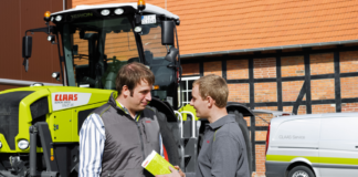 Co rolnik oraz usługodawca cenią u dealera maszyn rolniczych?