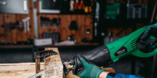 Cięcie w trudnych warunkach – piła szablasta [Elektronarzędzia]