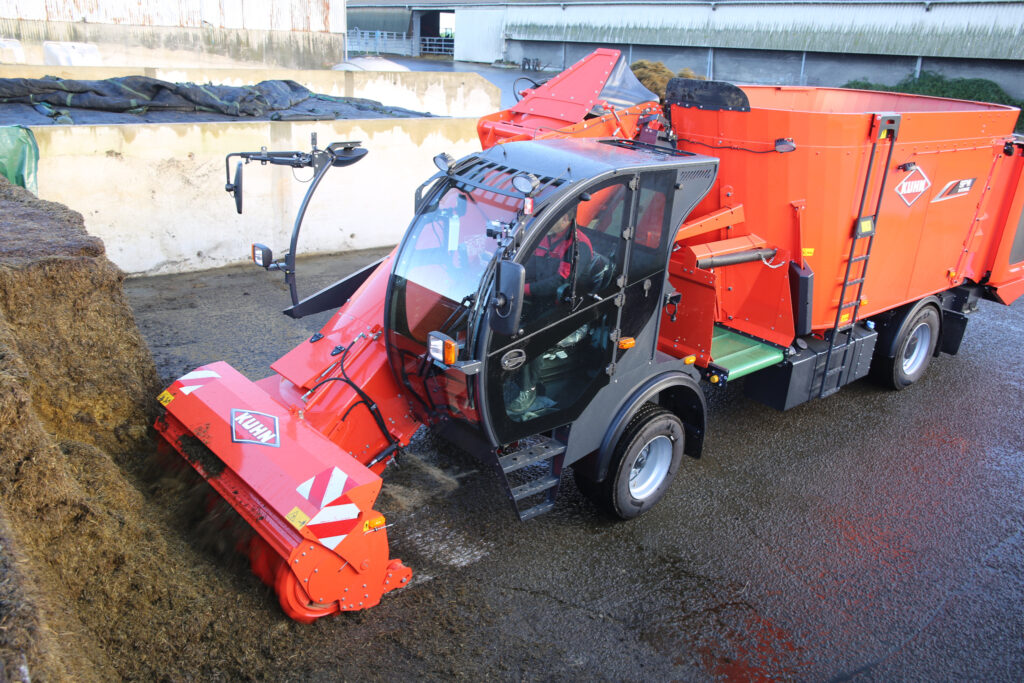 Paszowóz – serce żywienia w oborze 1 Paszowóz – serce żywienia w oborze