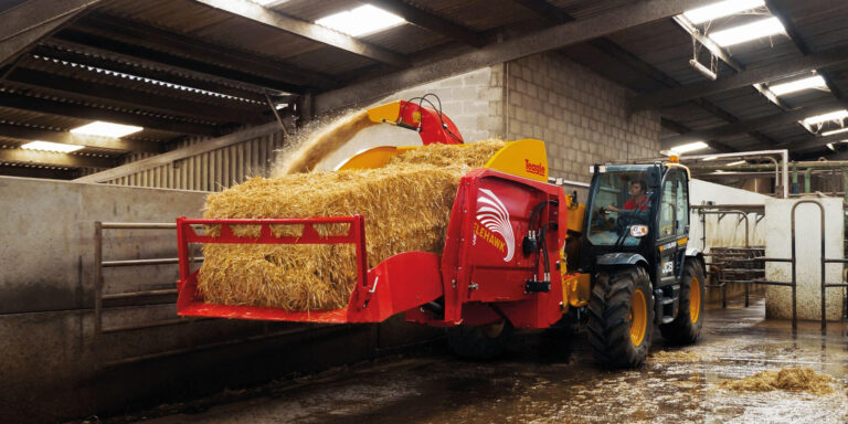 Ścielenie bez wysiłku – jaka ścielarka do słomy sprawdzi się w gospodarstwie?